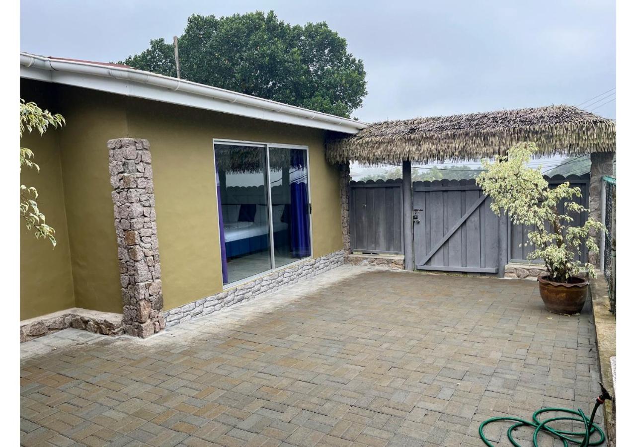 Holiday Home Baie Lazare  Екстер'єр фото
